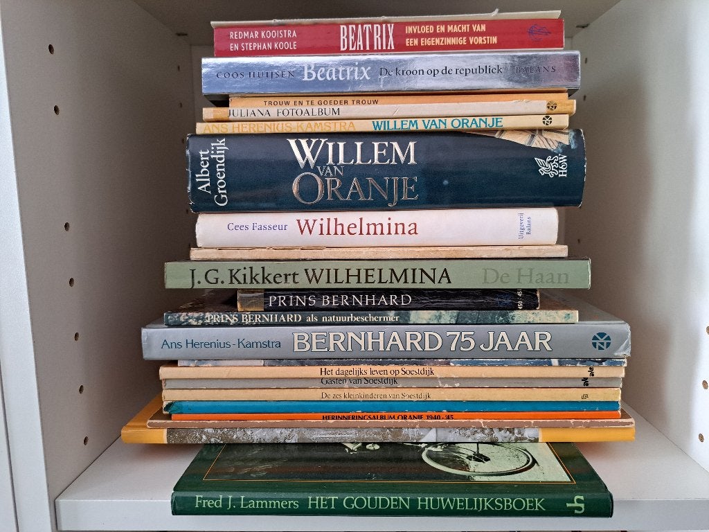 Koningshuis - Heel veel tijdschriften en boeken, Ophalen, Gebruikt, Nederland, Tijdschrift of Boek