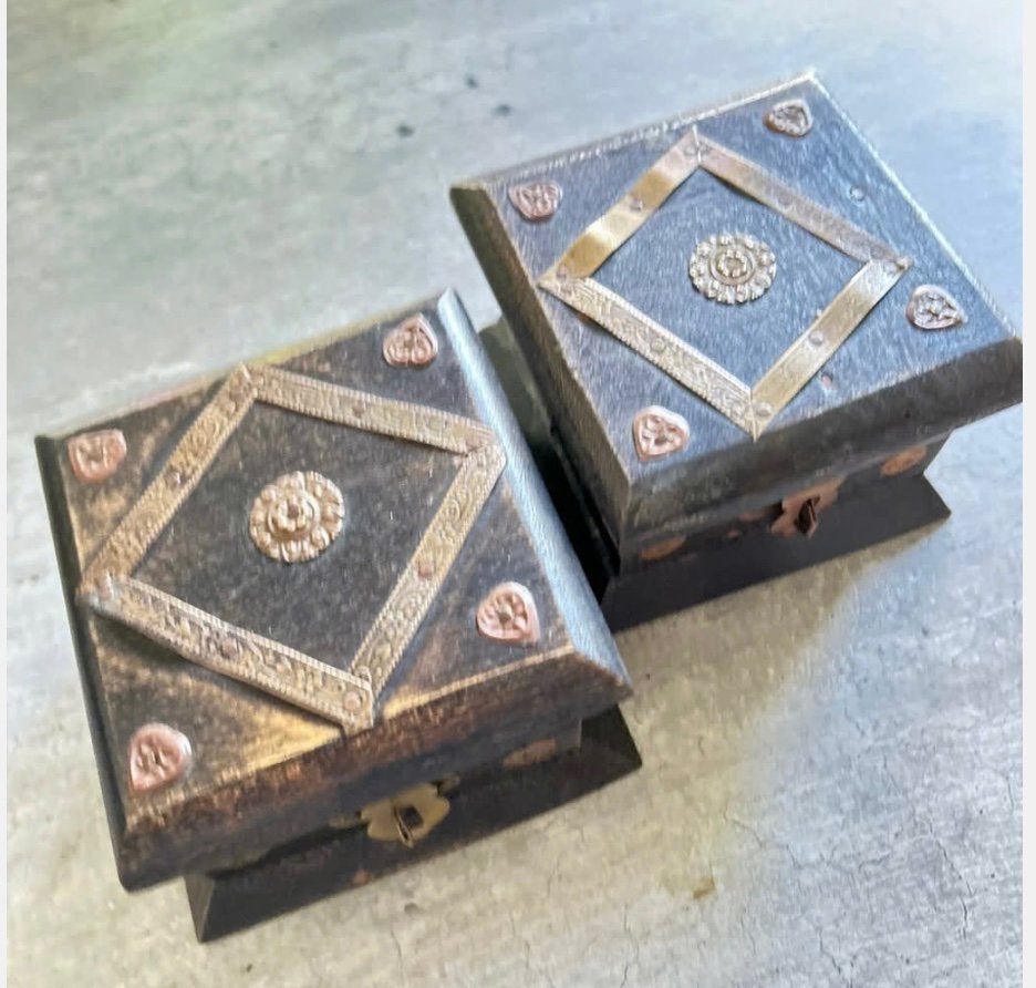 2 x houten kistje met koperbeslag, 9 x 8 x 5,5 cm, Minder dan 50 cm, Minder dan 50 cm, Ophalen of Verzenden, Zo goed als nieuw