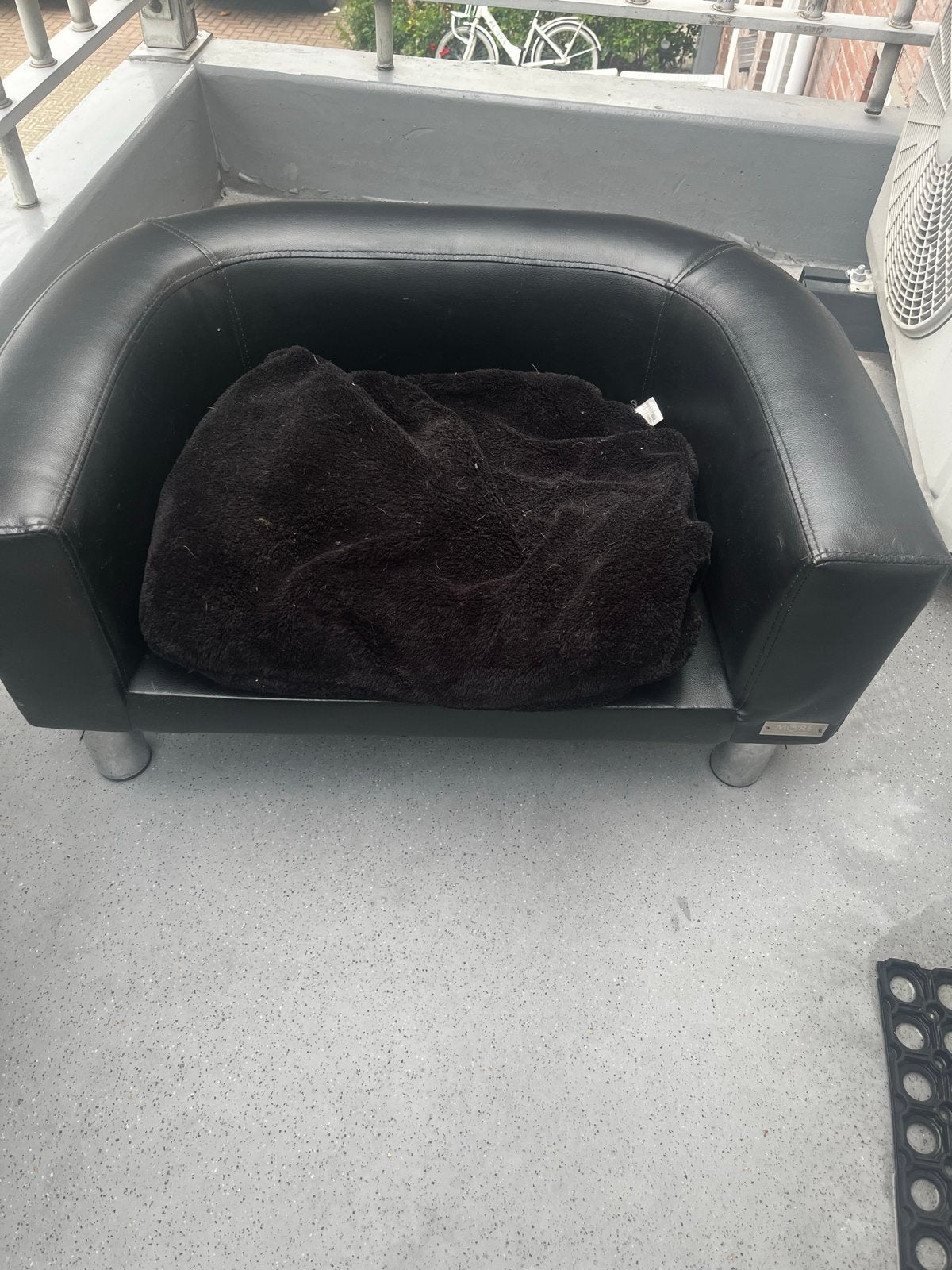 Zwarte leren fauteuil - Comfortabele stoel voor honden, Ophalen, Zo goed als nieuw, Leer