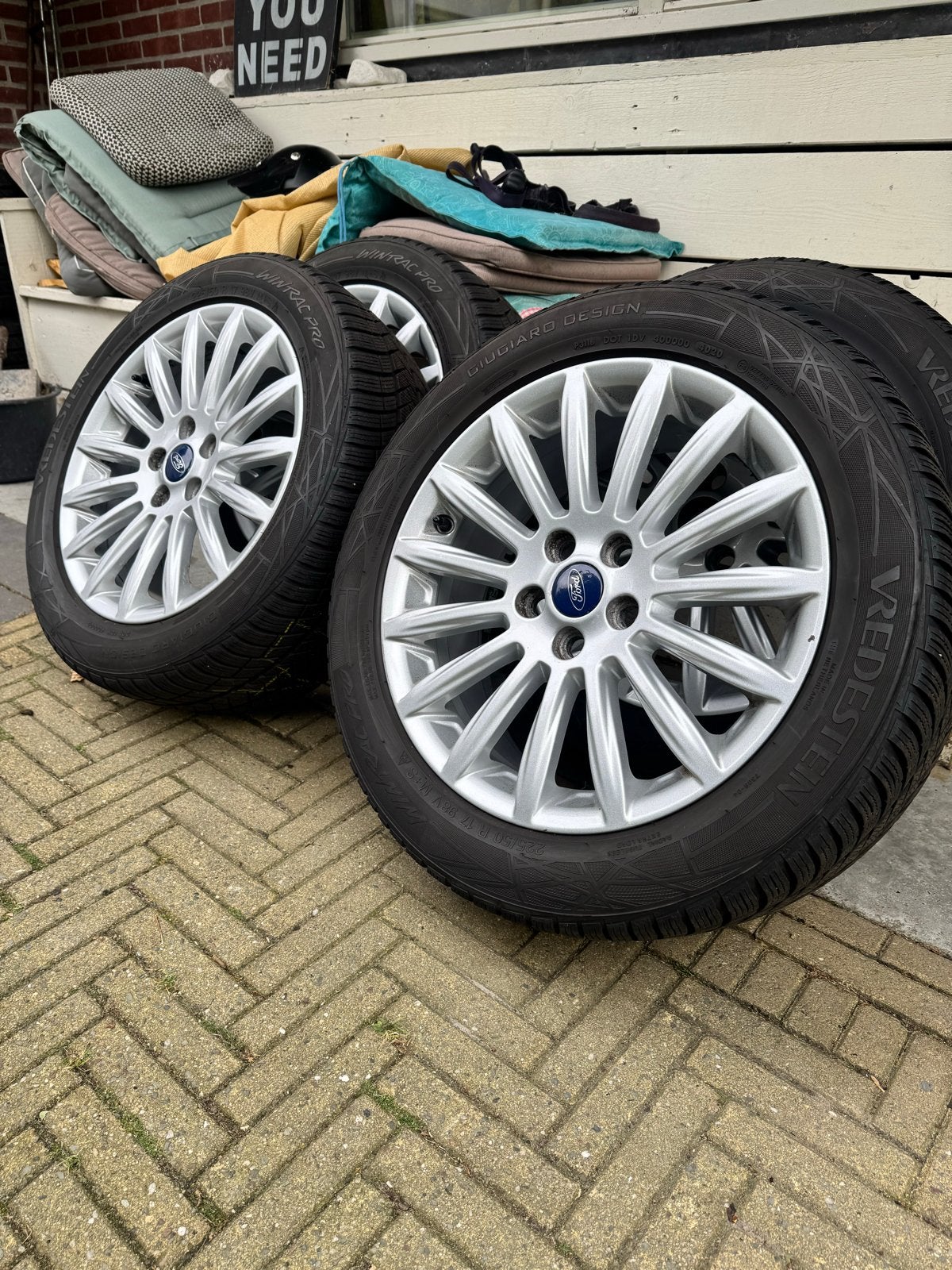 Ford 17 inch lichtmetalen velgen met winterbanden, Ophalen, Zo goed als nieuw