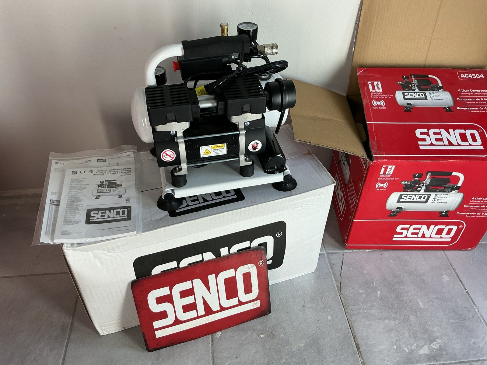 Nieuwe Senco AC4504 Compressor - Nieuw in doos, Doe-het-zelf en Verbouw, Compressors, 6 tot 10 bar, Nieuw, Ophalen of Verzenden