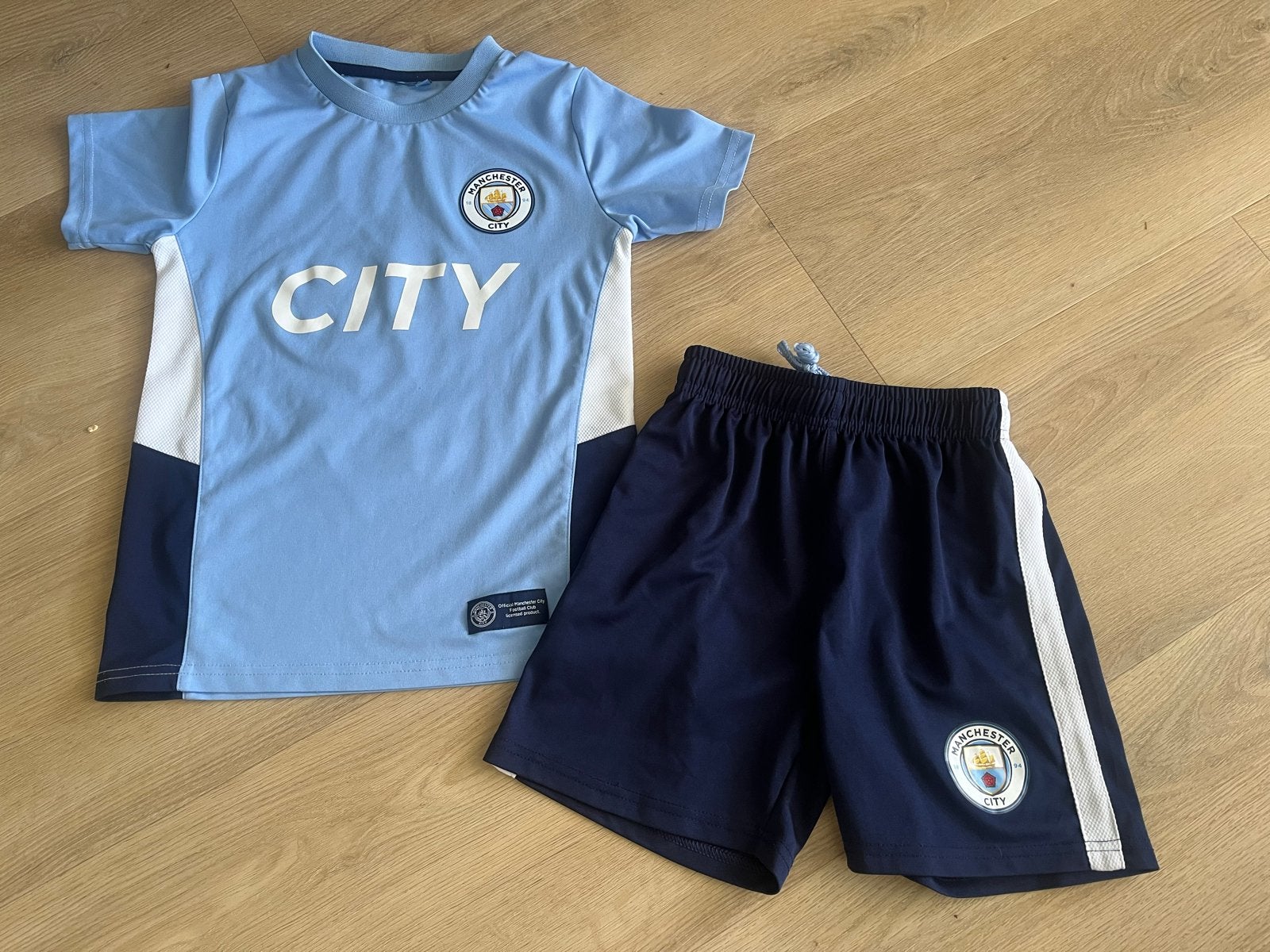 Manchester City voetbaltenue - Maat 8/140, Maat XS of kleiner, Ophalen of Verzenden, Zo goed als nieuw, Set