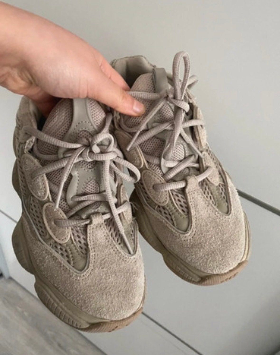 Yeezy 500 Taupe - Maat 36,5 - Lichte gebruikerssporen, Kleding | Dames, Ophalen of Verzenden, Gedragen, Bruin, Sneakers of Gympen