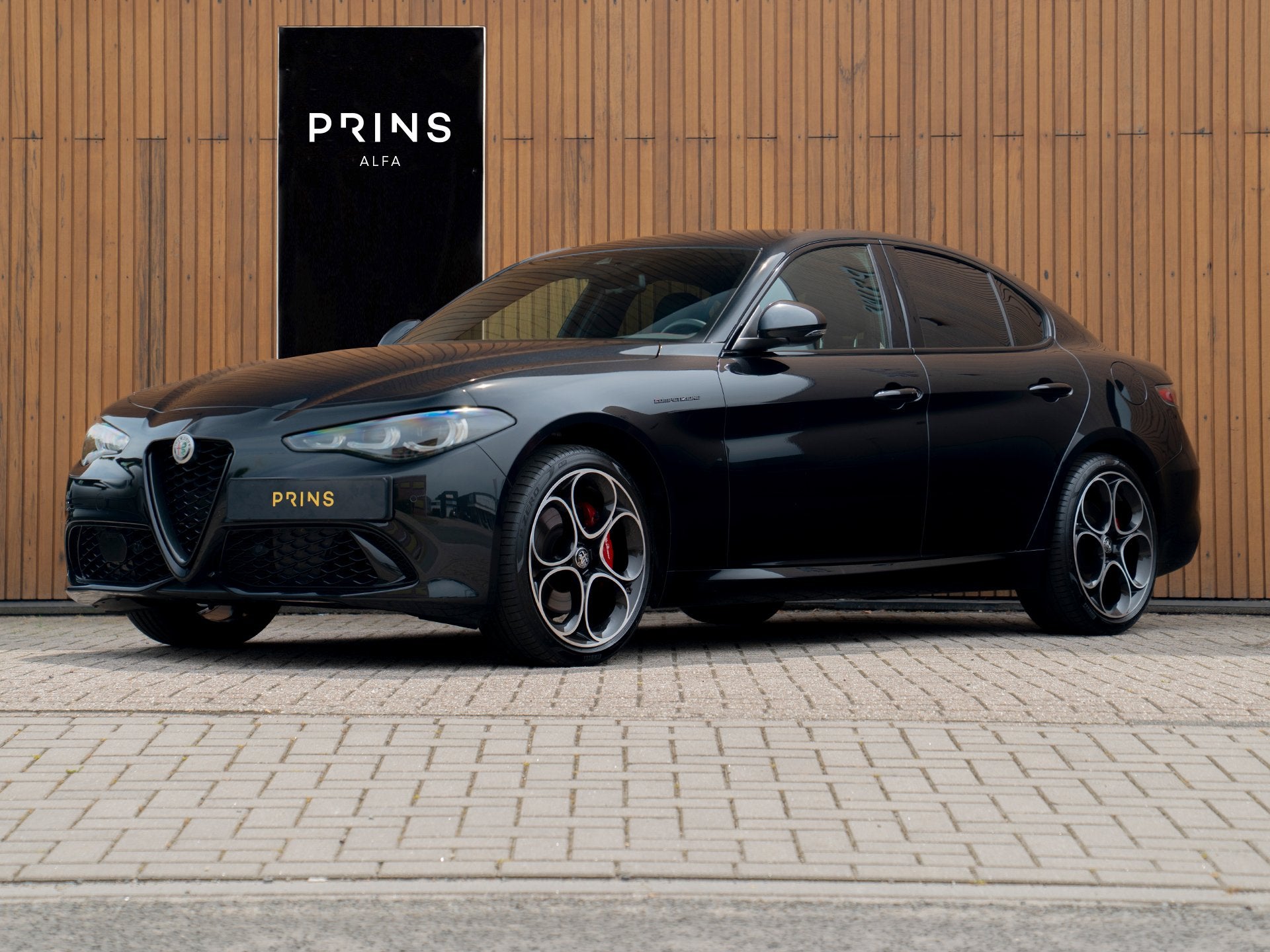Alfa Romeo Giulia 2.0 T GME AWD Competizione | Harman/Kardon, Auto's, Alfa Romeo, 745 kg, Zwart, Leder, Bedrijf