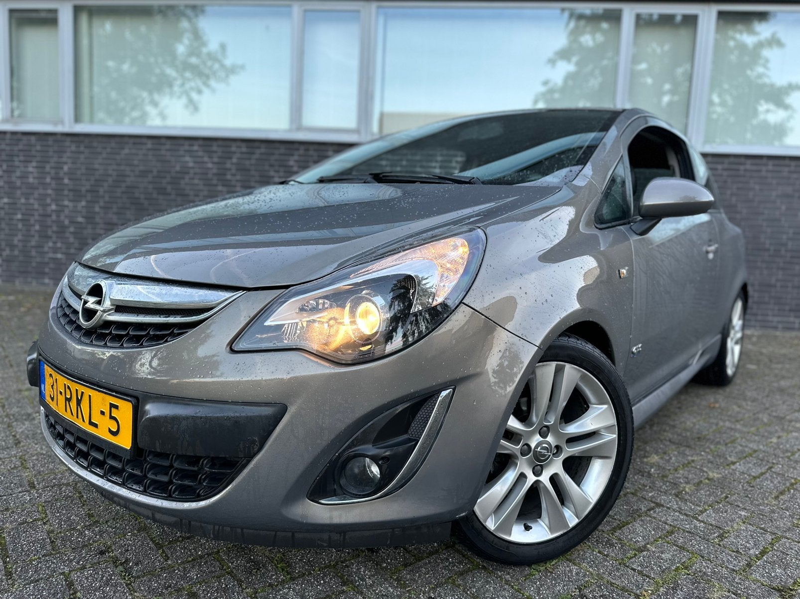 Opel Corsa 1.4 16V 3D|NW Distrubitieketting|OPC-Line|17INCH, Voorwielaandrijving, 101 pk, 40 €/maand, 4 cilinders