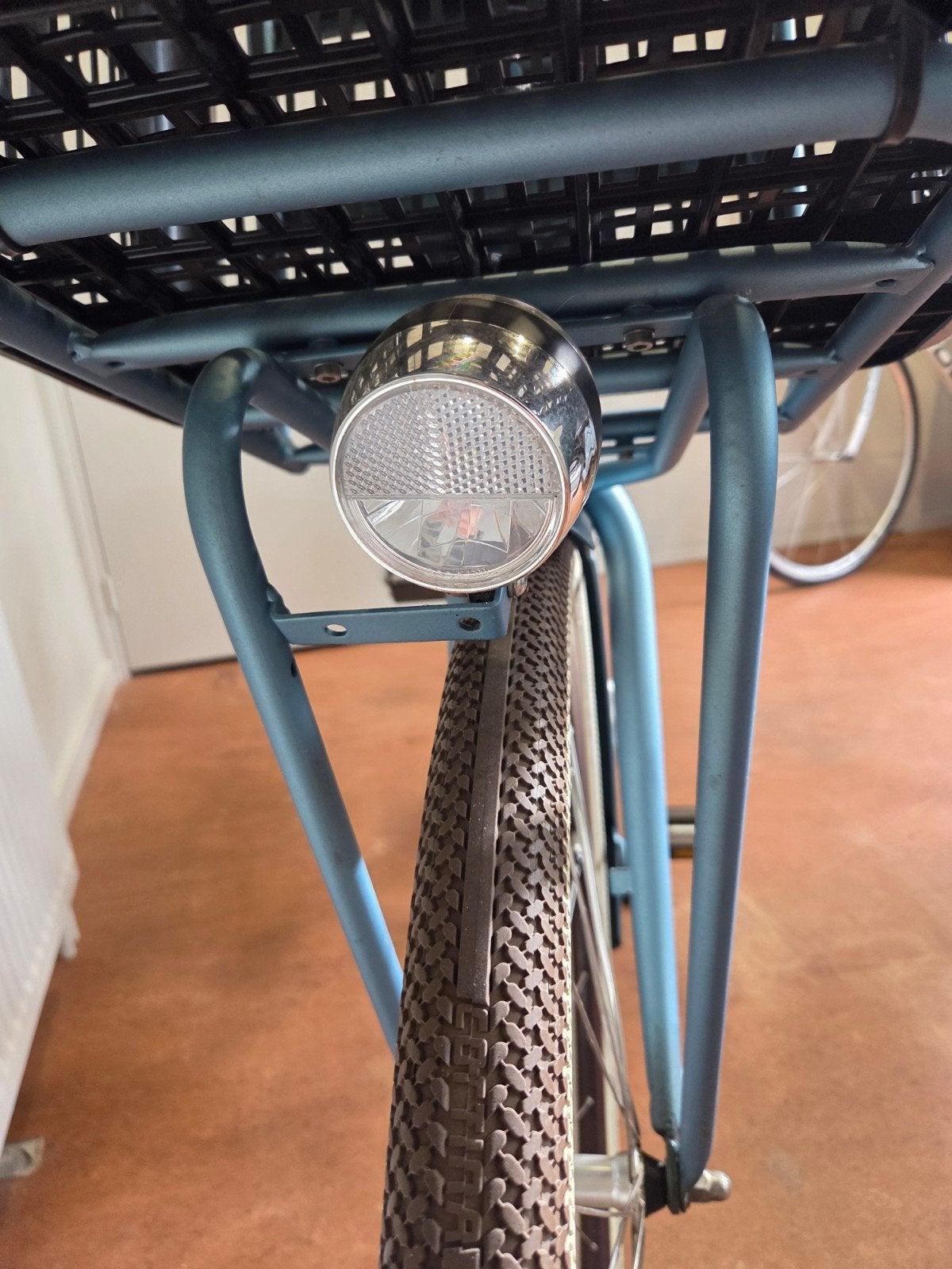 Foto 5 van Cortina Damesfiets Metallic Blauw–Nette Stadsfiets met Krat