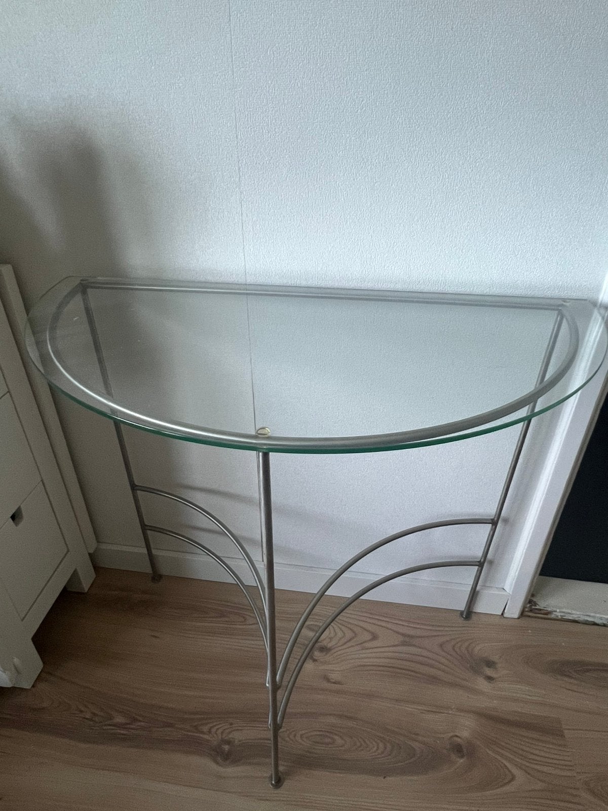 Halfronde bijzettafel sidetable glas, Huis en Inrichting, Tafels | Sidetables, Ophalen, 100 tot 150 cm, Glas, Zo goed als nieuw