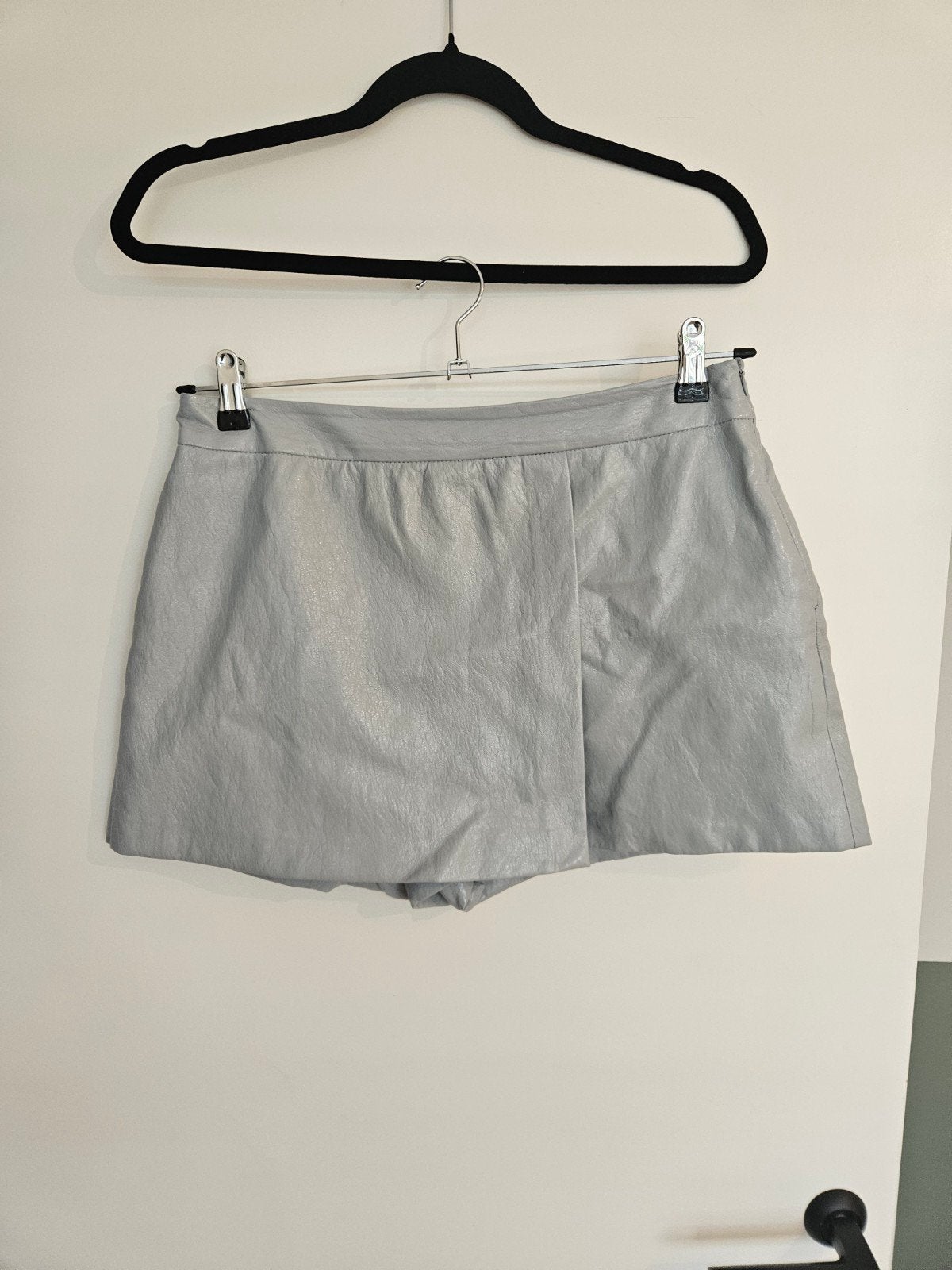 Zara Skort Lichtgrijs leather look Maat M, Maat 38/40 (M), Kort, Zara, Nieuw