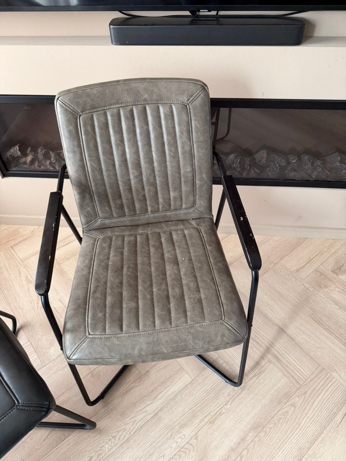 Dinner table and 4 chairs, Huis en Inrichting, Tafels | Eettafels, Ophalen, Zo goed als nieuw, Rechthoekig, 50 tot 100 cm