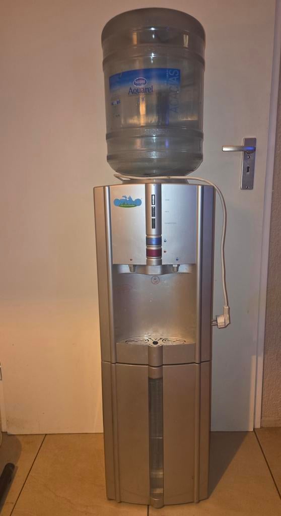 Waterkoeler/dispenser warm en koud functie, Ophalen, Zo goed als nieuw, Waterkoeler