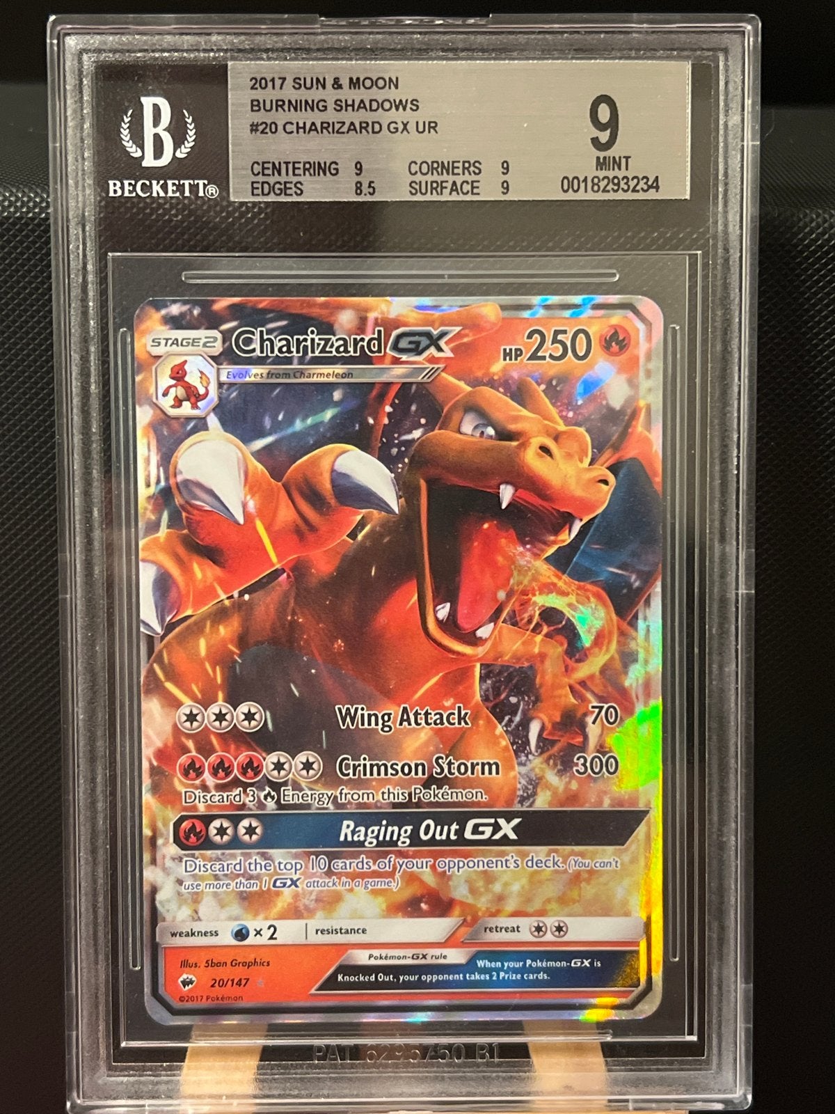 Charizard GX UR 2017 Sun & Moon Burning Shadows Beckett 9, Hobby en Vrije tijd, Ophalen of Verzenden, Zo goed als nieuw, Losse kaart