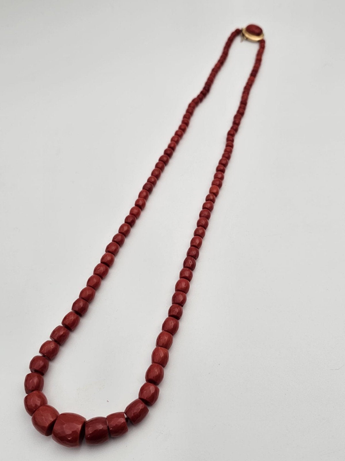 Mediterraans Bloedkoraal Collier met 18k Gouden Sluiting, Sieraden, Tassen en Uiterlijk, Antieke sieraden, Ophalen of Verzenden
