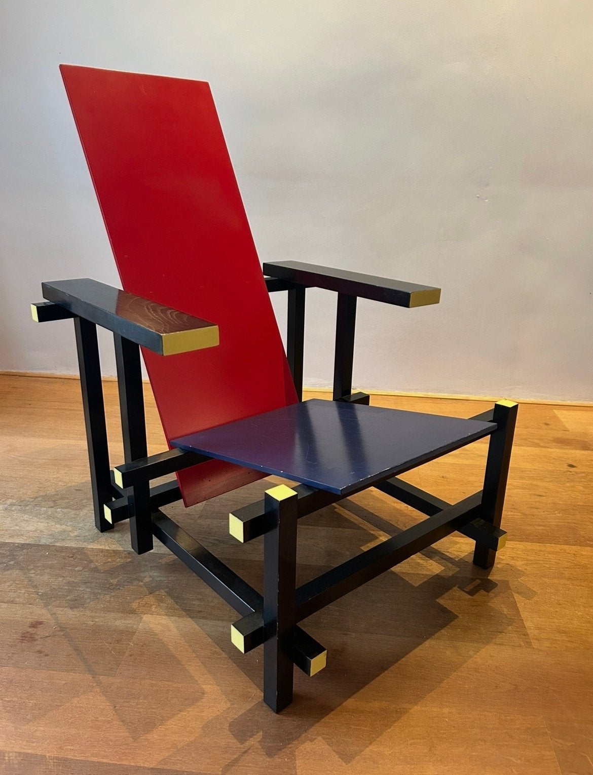 Gerrit Rietveld stoel kopie, Huis en Inrichting, Ophalen, Zo goed als nieuw, Hout, Eén