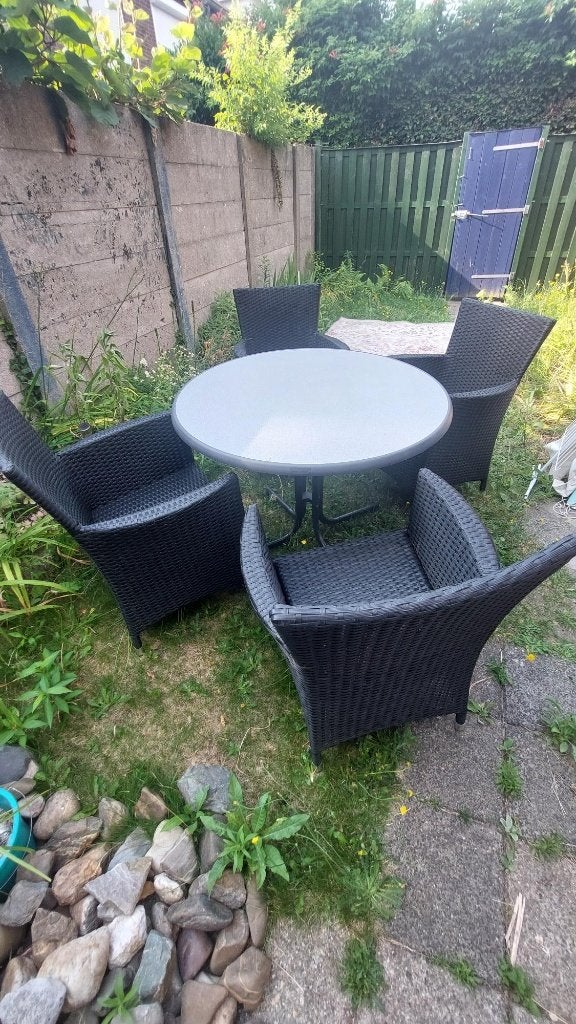 Bijna nieuwe tuinset: 4 leunstoelen en ronde tafel, Ophalen, 4 zitplaatsen, Gebruikt, Wicker