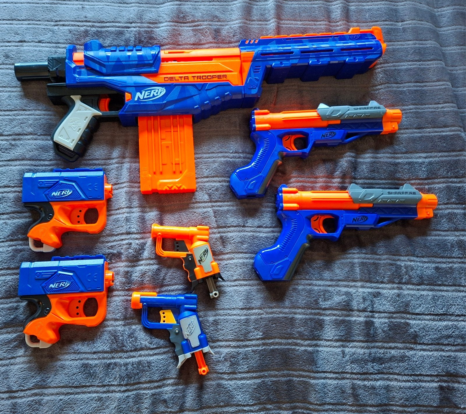 Grote Nerf collectie - Blasters, vest, magazijnen, pijltjes, Ophalen of Verzenden, Gebruikt