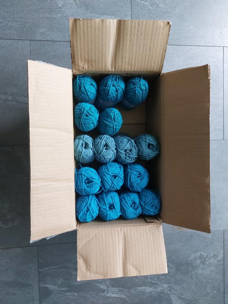 Nieuw 16 bollen blauw garen - Cosyfine & BreiClub, Hobby en Vrije tijd, Breien en Haken, Ophalen of Verzenden, Nieuw, Breien of Haken