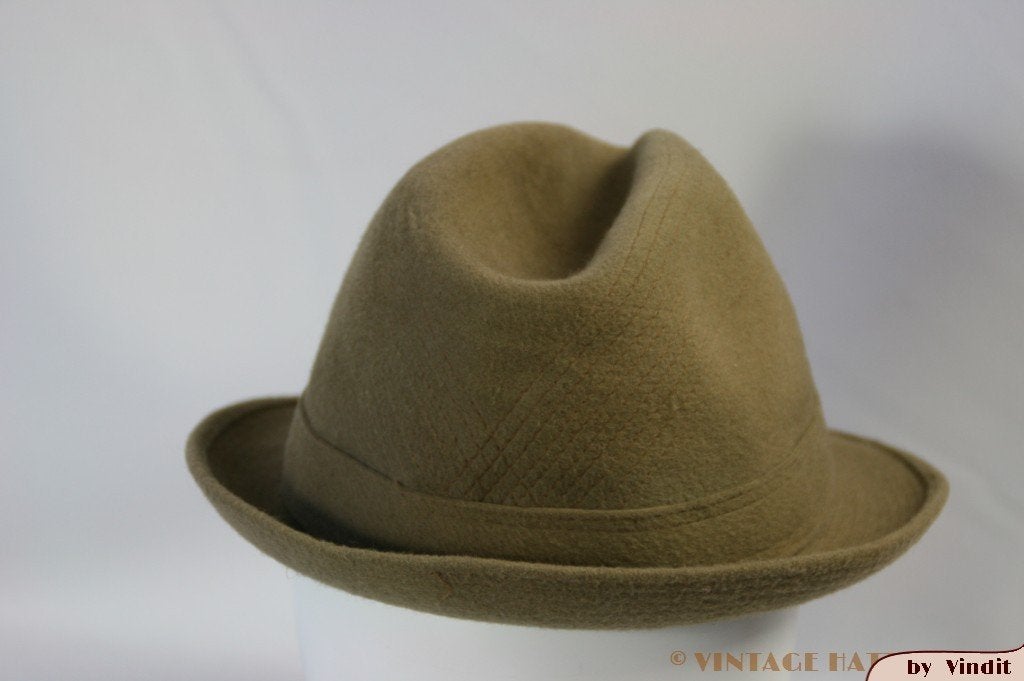 Vintage Gleufhoed Rival kaki 58 incl. gratis verzenden in NL, Hoed, Ophalen of Verzenden, Rival, 58 of 59 cm (L, 7¼ of ⅜ inch)