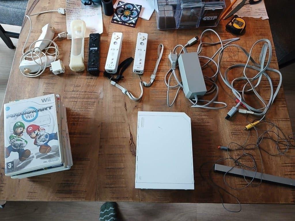 Nintendo Wii met Accesoires en Spellen, Spelcomputers en Games, Ophalen, Gebruikt, Met 3 controllers of meer