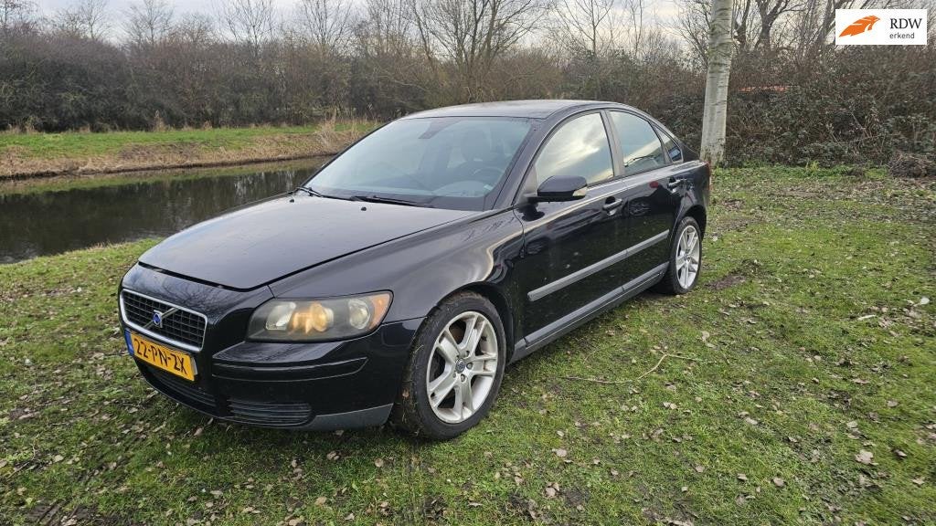 Volvo S40 2.4 Kinetic, Auto's, Voorwielaandrijving, Gebruikt, 700 kg, Zwart