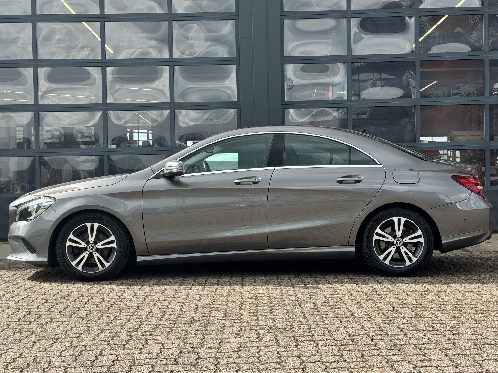 Mercedes-Benz CLA 180 Ambition | Achteruitrijcamera | Naviga, Auto's, Gebruikt, 4 cilinders, Leder en Stof, 122 pk