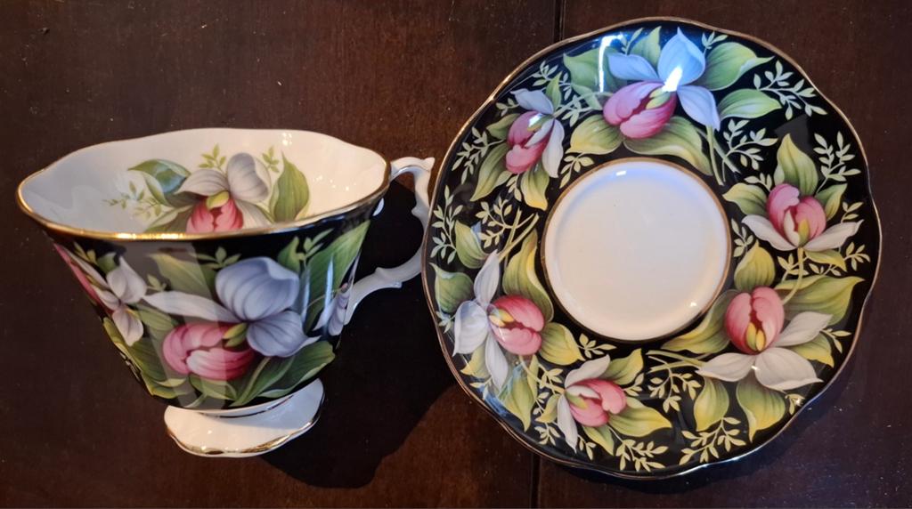Royal Albert Lady's Slipper kop en schotel, Verzamelen, Ophalen, Zo goed als nieuw, Porselein, Kop en/of schotel