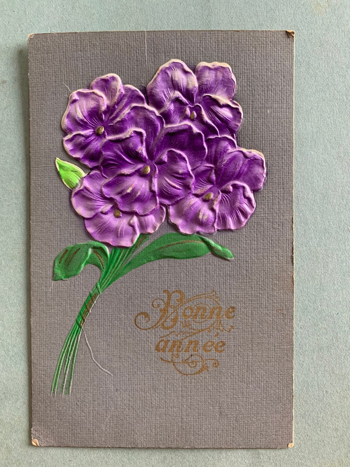 Bonne Année - paarse viooltjes - reliëf, Ophalen of Verzenden, Voor 1920, Gelopen, Feest(dag)