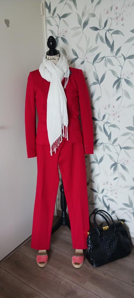 Mooi rood dames broekpak / kostuum Summum Woman maat 38, Summum Woman, Verzenden, Zo goed als nieuw