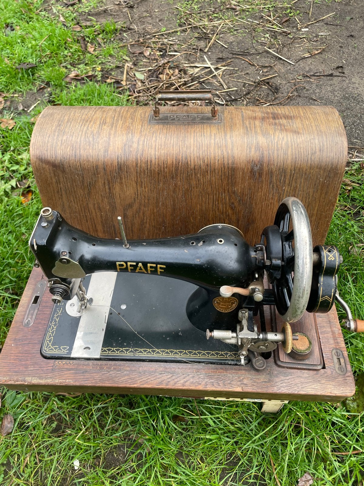 Antieke Pfaff handnaaimachine met houten kap, Ophalen, Gebruikt, Naaimachine, Pfaff