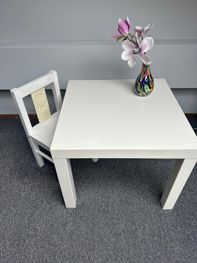 Tafeltje met 2 stoeltjes, Kinderen en Baby's, Kinderkamer | Tafels en Stoelen, Ophalen, Gebruikt, Tafel(s) en Stoel(en)