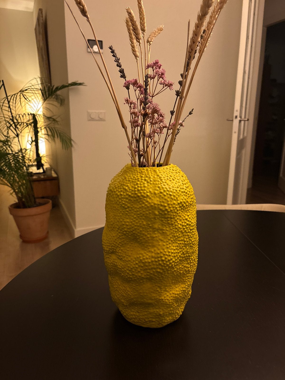 Gele vaas met unieke textuur, Huis en Inrichting, Overige materialen, Handgemaakt, Geel, Ophalen of Verzenden