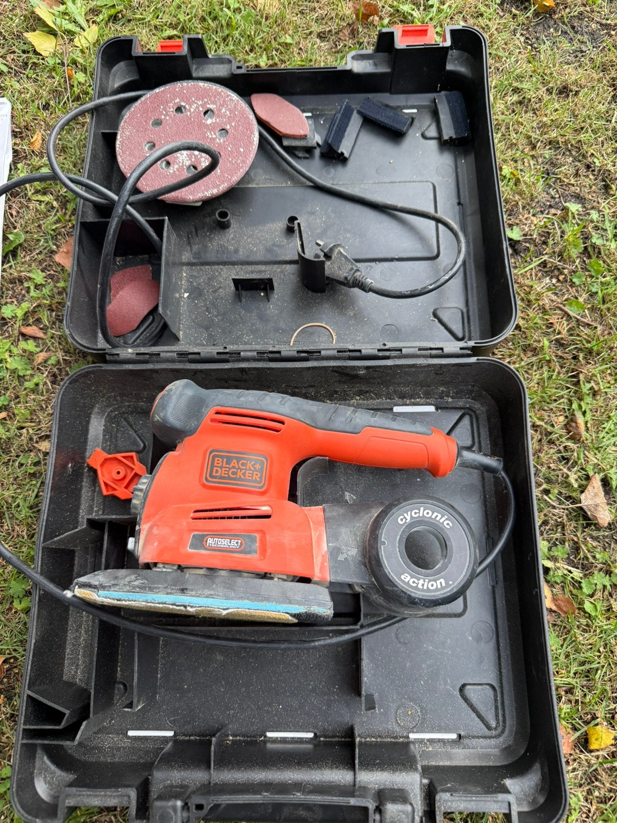 Black & Decker multischuurmachine + bak schuurpapier, Ophalen, Gebruikt, Minder dan 600 watt, Vlakschuurmachine