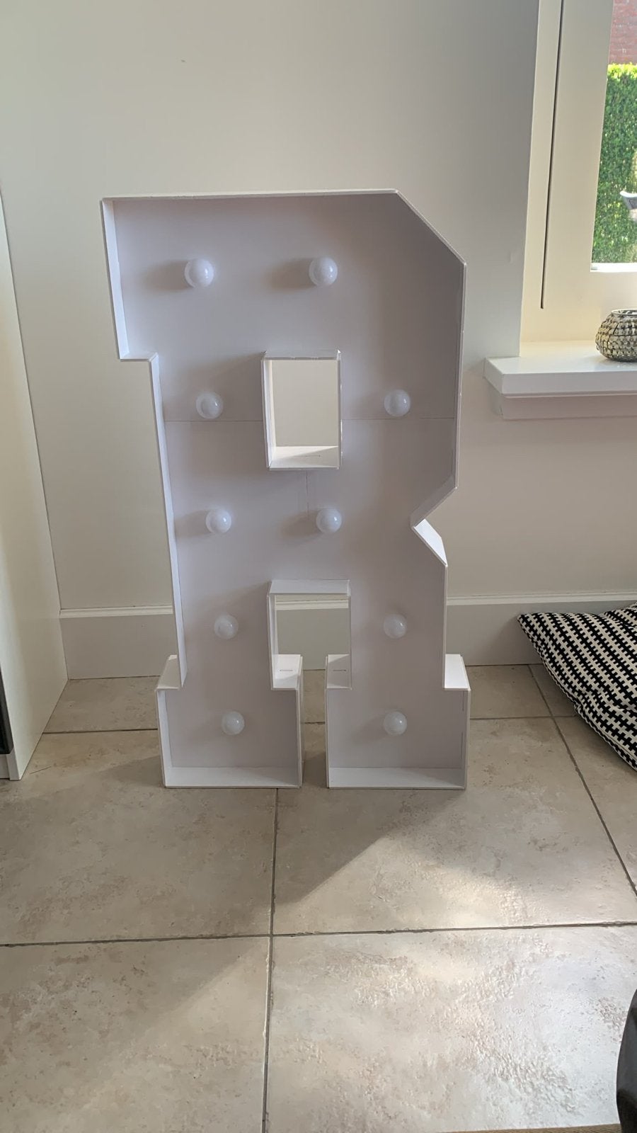 Grote decoratieve letter met verlichting - 95cm hoog, Ophalen, Gebruikt, Kunststof, Modern