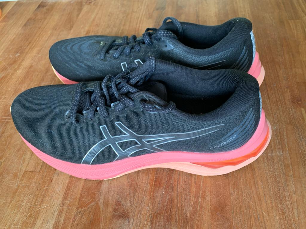 ASICS hardloopschoenen - GT2000 11 - 39,5 - 2 keer gebruikt, Ophalen of Verzenden, Gedragen, Zwart, Sportschoenen