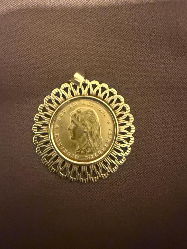 Gouden 10 Gulden Wilhelmina 1897 in hanger, Ophalen of Verzenden, Gebruikt, Goud, Overige voorstellingen