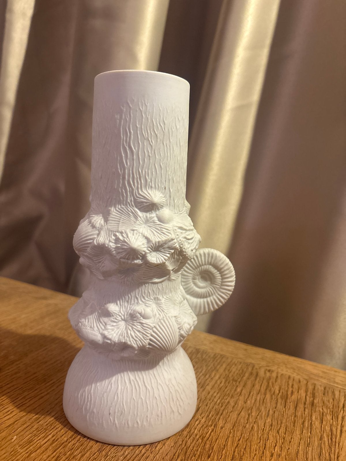 Kaiser Porzellan Vaas - Wit met Schelpdecoratie, 21 cm, Ophalen of Verzenden