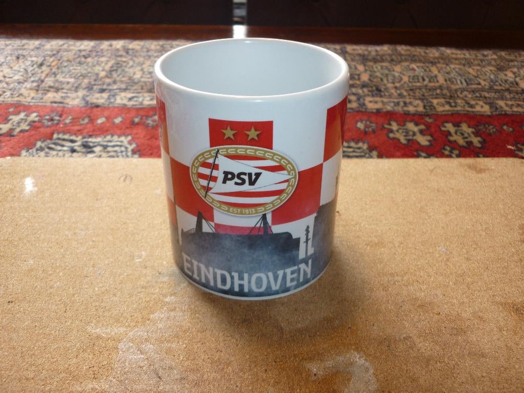 Mooie PSV mok in goede staat met PSV logo en Eindhoven, Verzamelen, Sportartikelen en Voetbal, Zo goed als nieuw, Overige typen