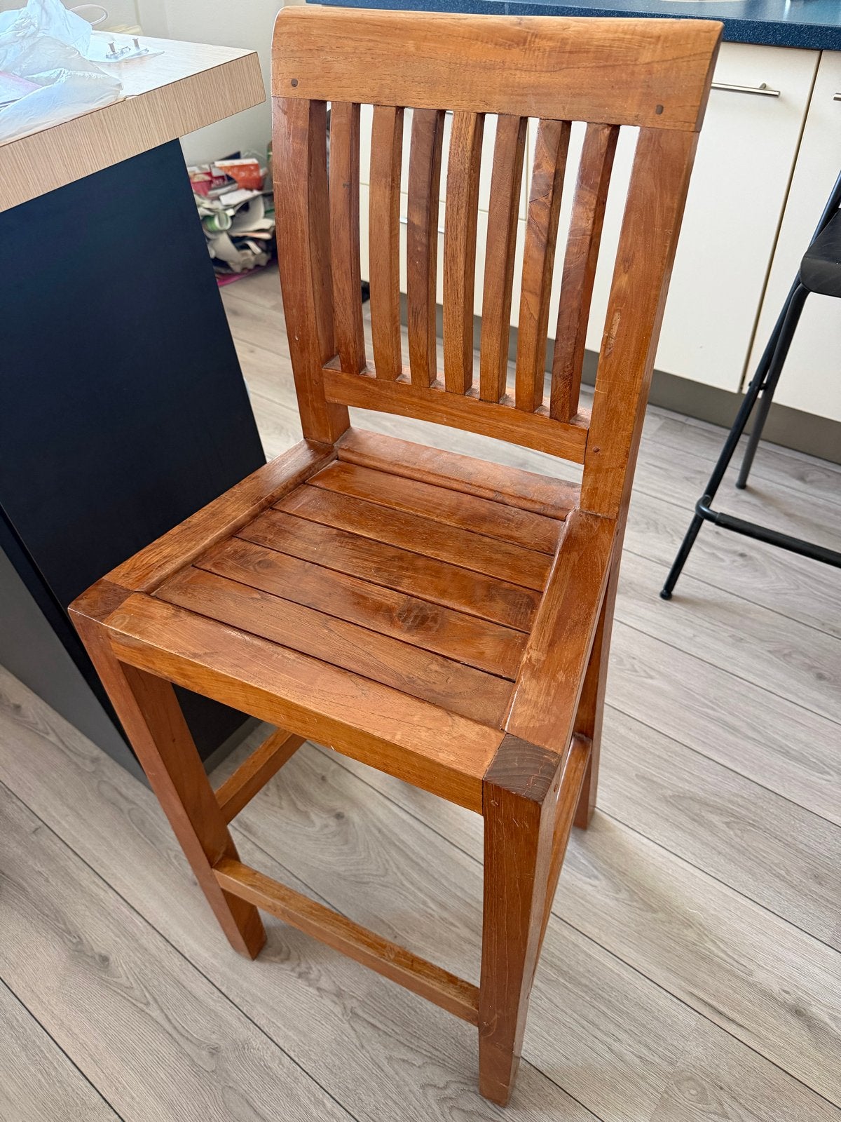 Houten barkruk met rugleuning, Huis en Inrichting, Barkrukken, Ophalen, Gebruikt, Hout, 90 cm of meer