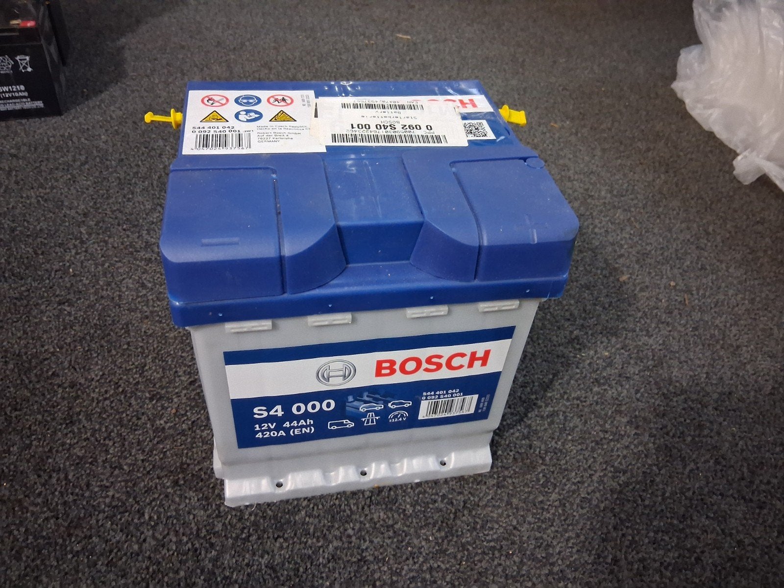 Bosch S4 000 Auto Accu 12V 44Ah 420A (EN), Ophalen