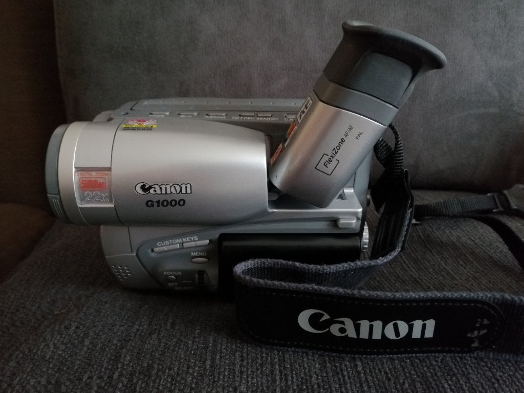 Canon G1000 CCD Camrecorder HI8 tas lader accu remote, Gebruikt, Canon, 20x of meer, Overige soorten