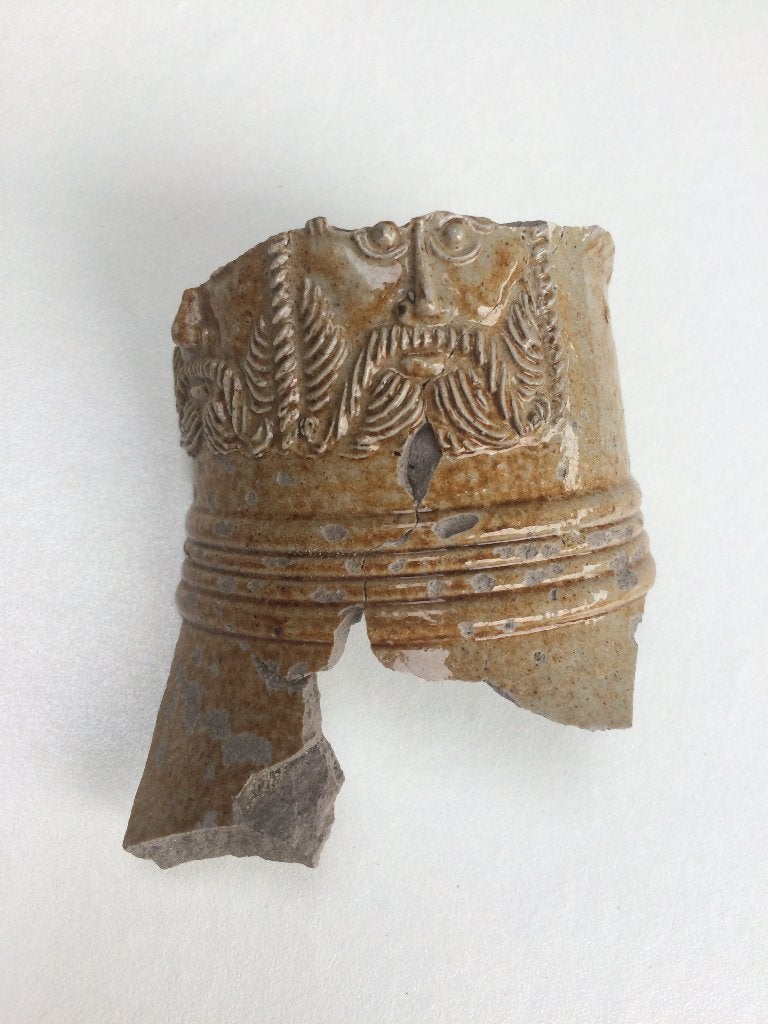 Fragment hals baardman meerdere gezichten bodemvondst, Antiek en Kunst, Antiek | Keramiek en Aardewerk, Verzenden