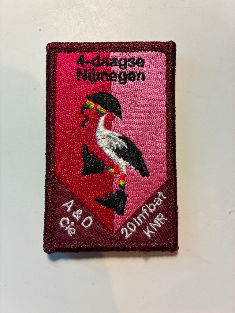 Patch / armembleem roze woensdag vierdaagse 2026 8x5, Verzamelen, Verzenden, Landmacht, Nederland, Embleem of Badge