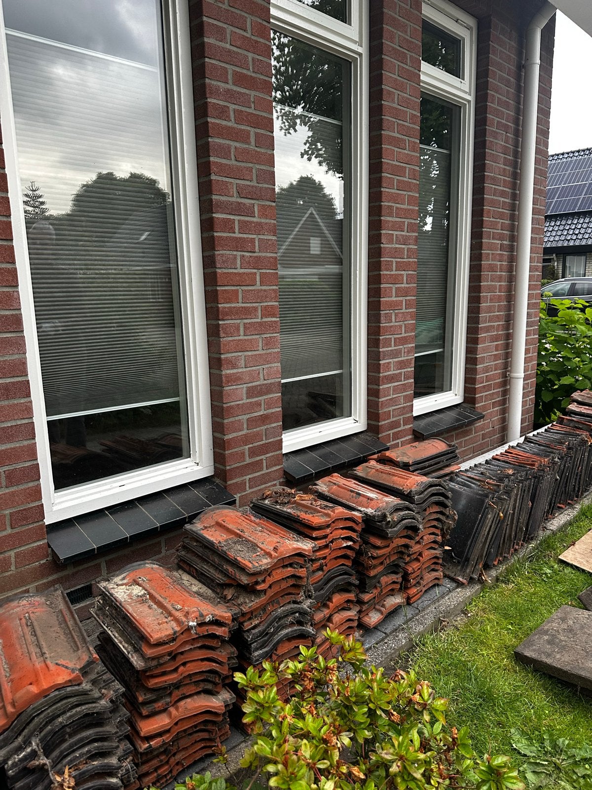 205 gebruikte Laumans Tegelen dakpannen (36x25,5cm), Ophalen, Gebruikt, Steen of Klei, Zwart