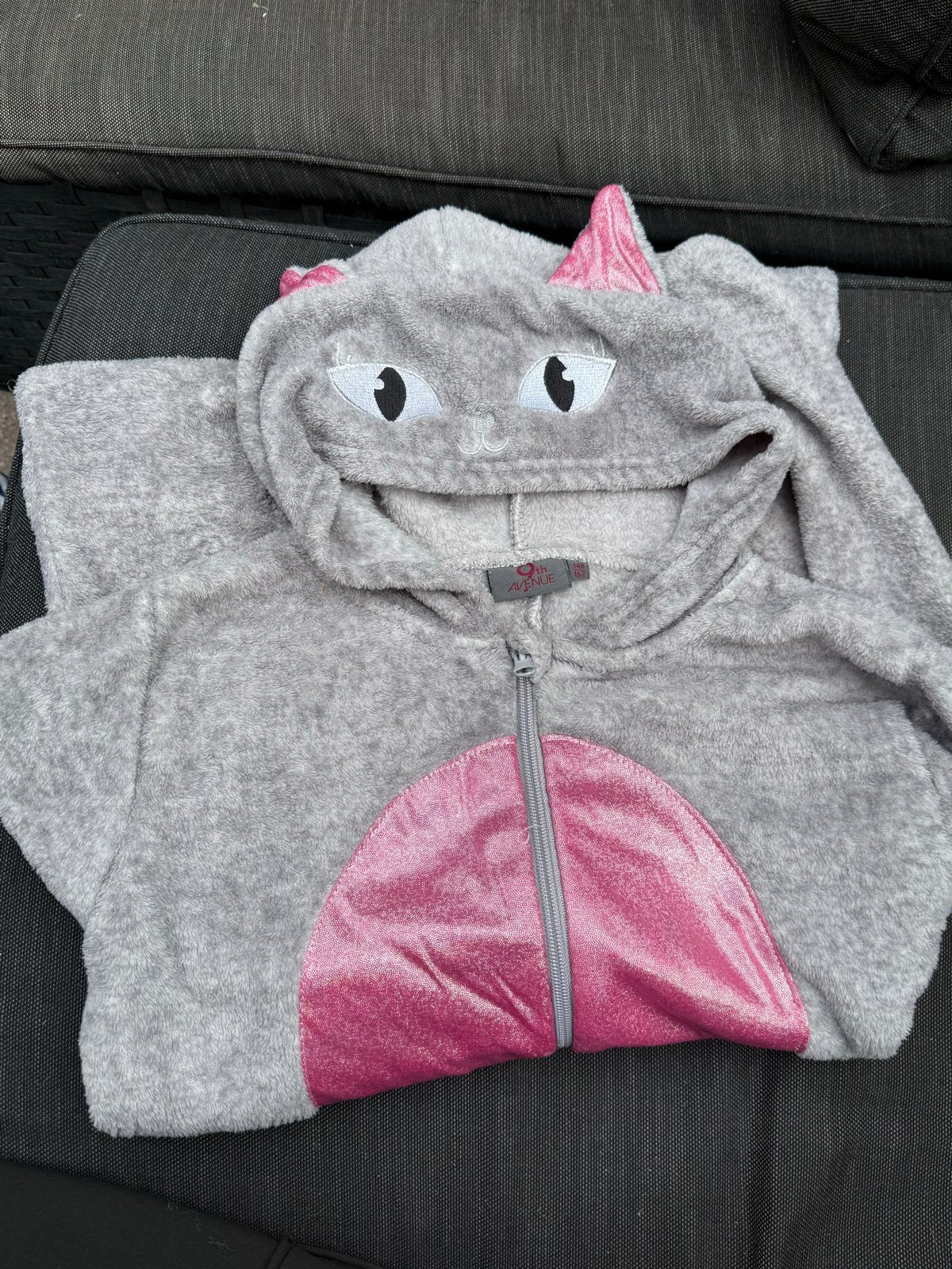 Leuke grijze katten onesie maat 146/152, Ophalen of Verzenden, Gebruikt, Meisje, Nacht- of Onderkleding