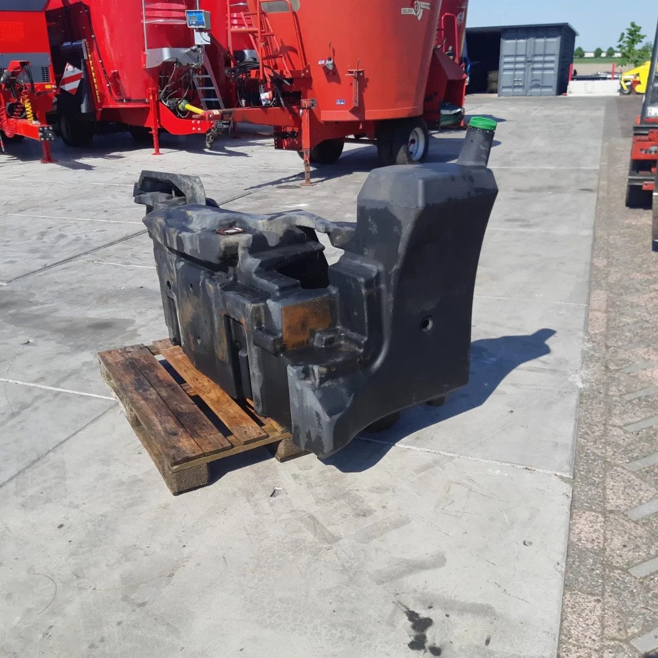 John Deere Dieseltank 6R/M mid frame