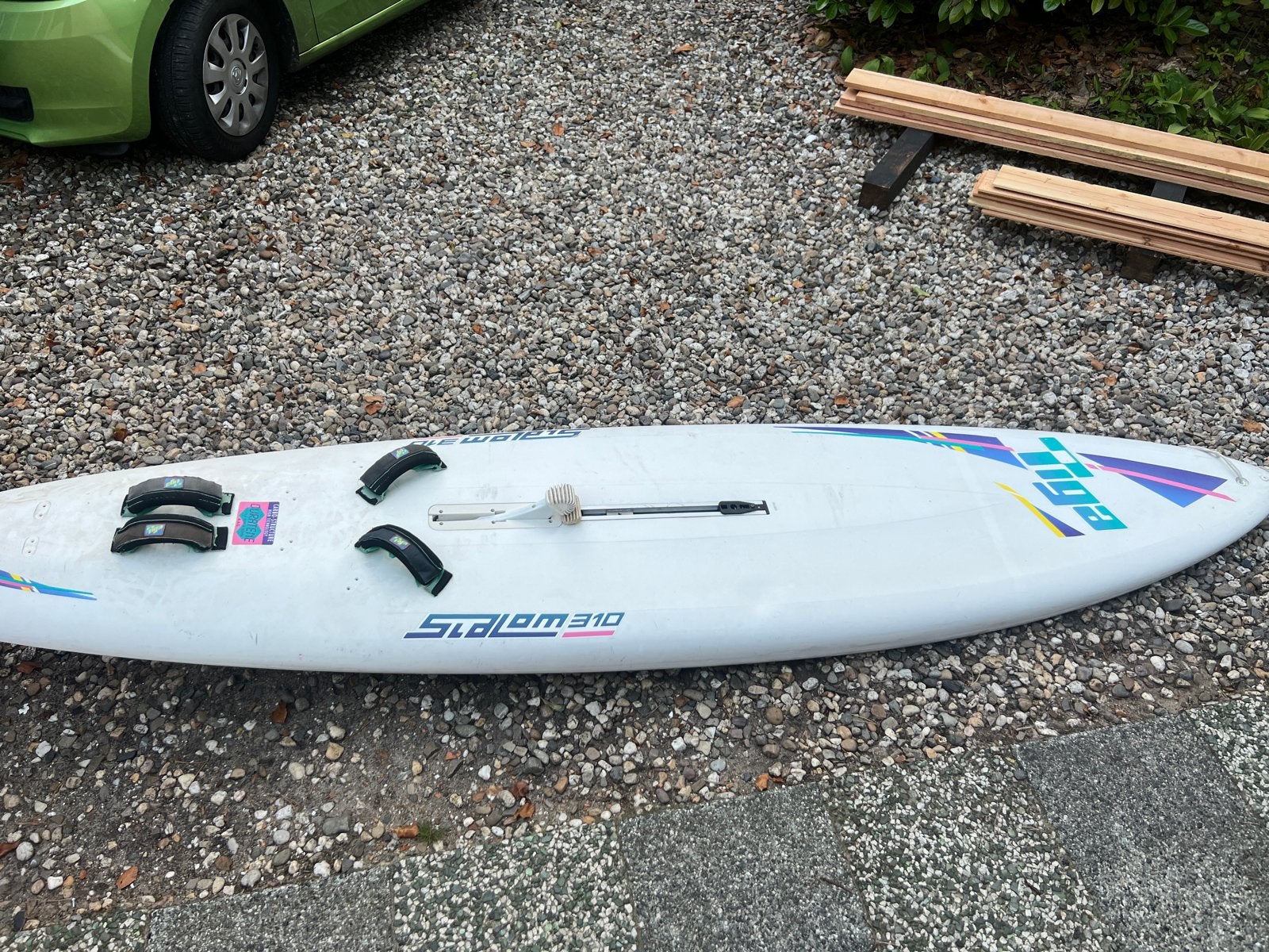 Tiga Slalom 310 Windsurfplank - Gebruikt, Gebruikt, 300 cm of meer, Met vin(nen), Plank