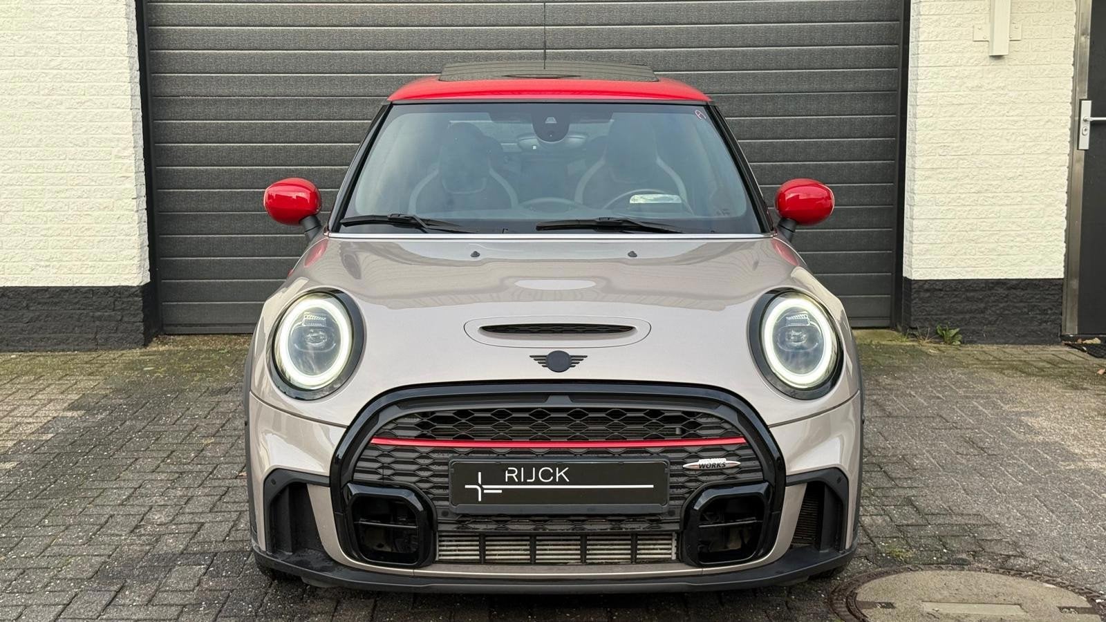 Mini 3-Deurs 2.0 John Cooper Works JCW Pack | Pano | HUD | C, 1998 cc, Gebruikt, Zwart, 4 cilinders