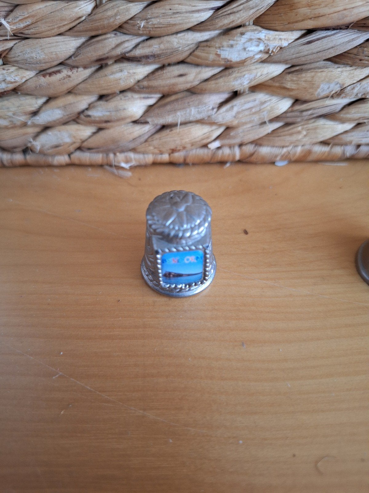 Zilveren vingerhoedje met reliëf en afbeelding, Verzamelen, Vingerhoedjes, Reliëf, Ophalen of Verzenden, Zo goed als nieuw, Buitenland