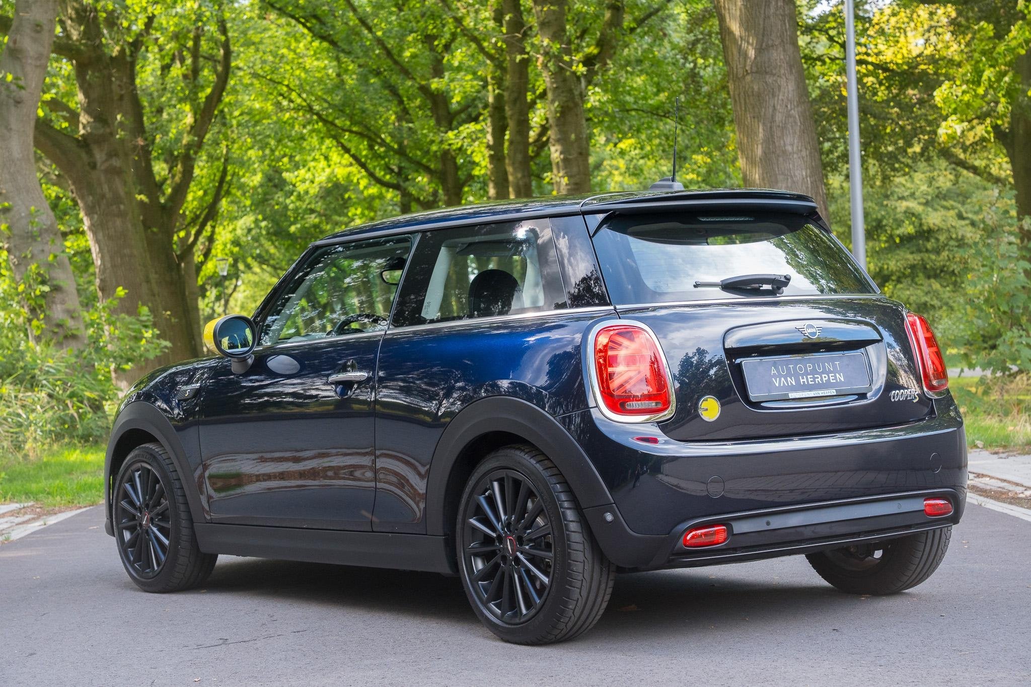MINI Electric Classic 33 kWh LEDER | CARPLAY | STOELVERW | S, Auto's, Dealer onderhouden, Gebruikt, 33 kWh, Mini Electric