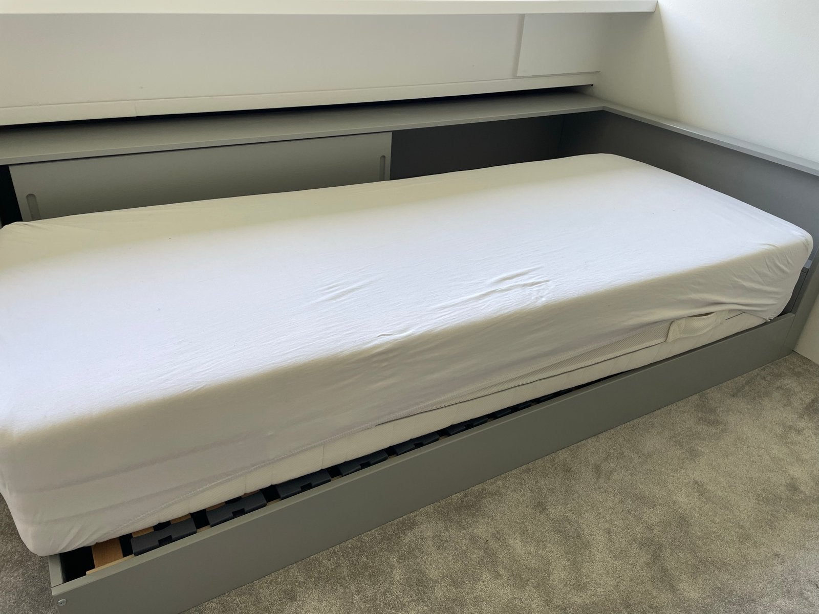 Bed met lattenbodem en matras woood, Ophalen, Gebruikt, 90 cm, Eenpersoons