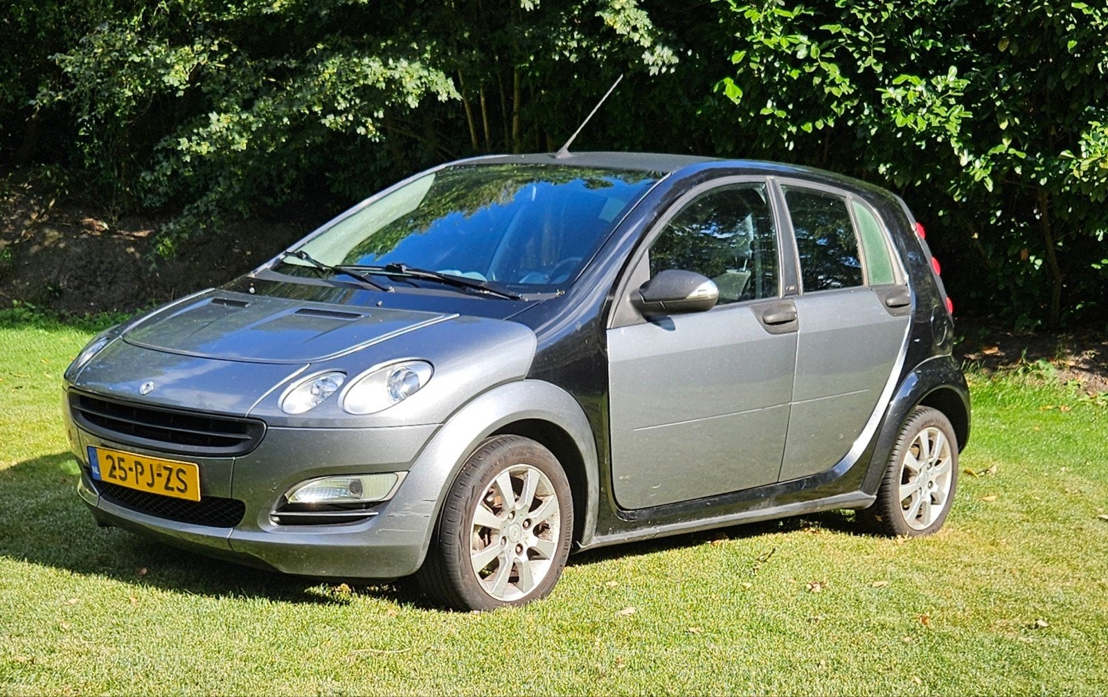 Smart ForFour 1.1 2004 Zwart, ZUINIG, NIEUWE APK, 180000 km0, Auto's, Voorwielaandrijving, Stof, Zwart, Origineel Nederlands